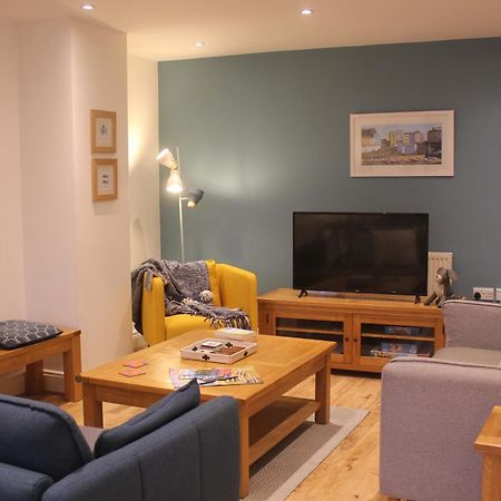 Stylish Flat In Central Tenby & Free Parking Exterior photo