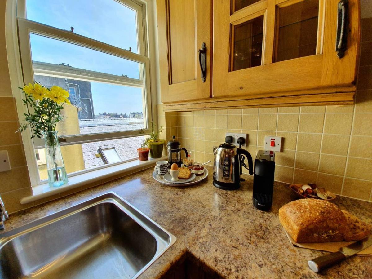 Stylish Flat In Central Tenby & Free Parking Exterior photo