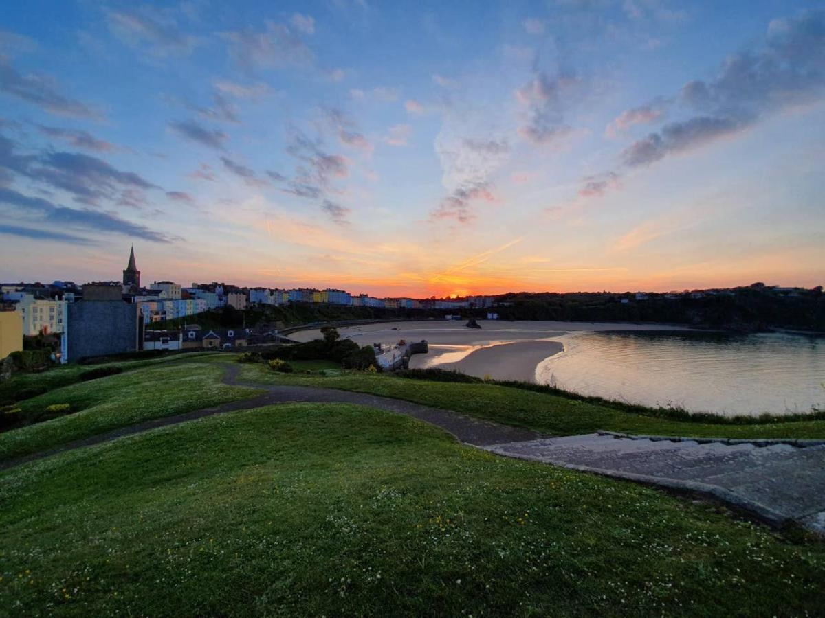 Stylish Flat In Central Tenby & Free Parking Exterior photo