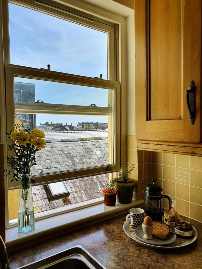 Stylish Flat In Central Tenby & Free Parking Exterior photo