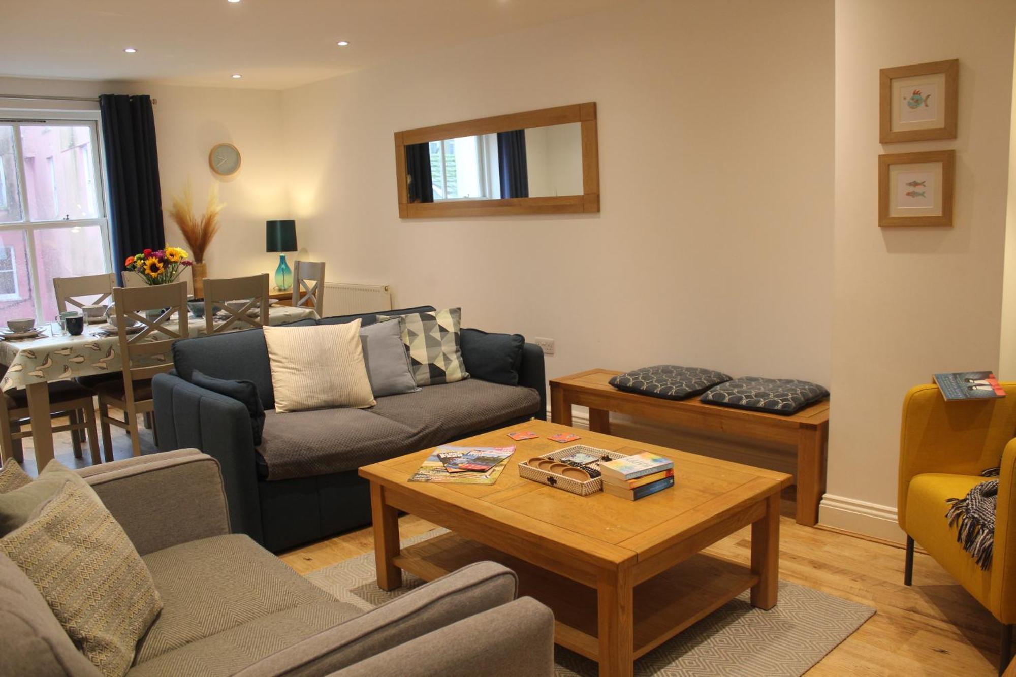 Stylish Flat In Central Tenby & Free Parking Exterior photo