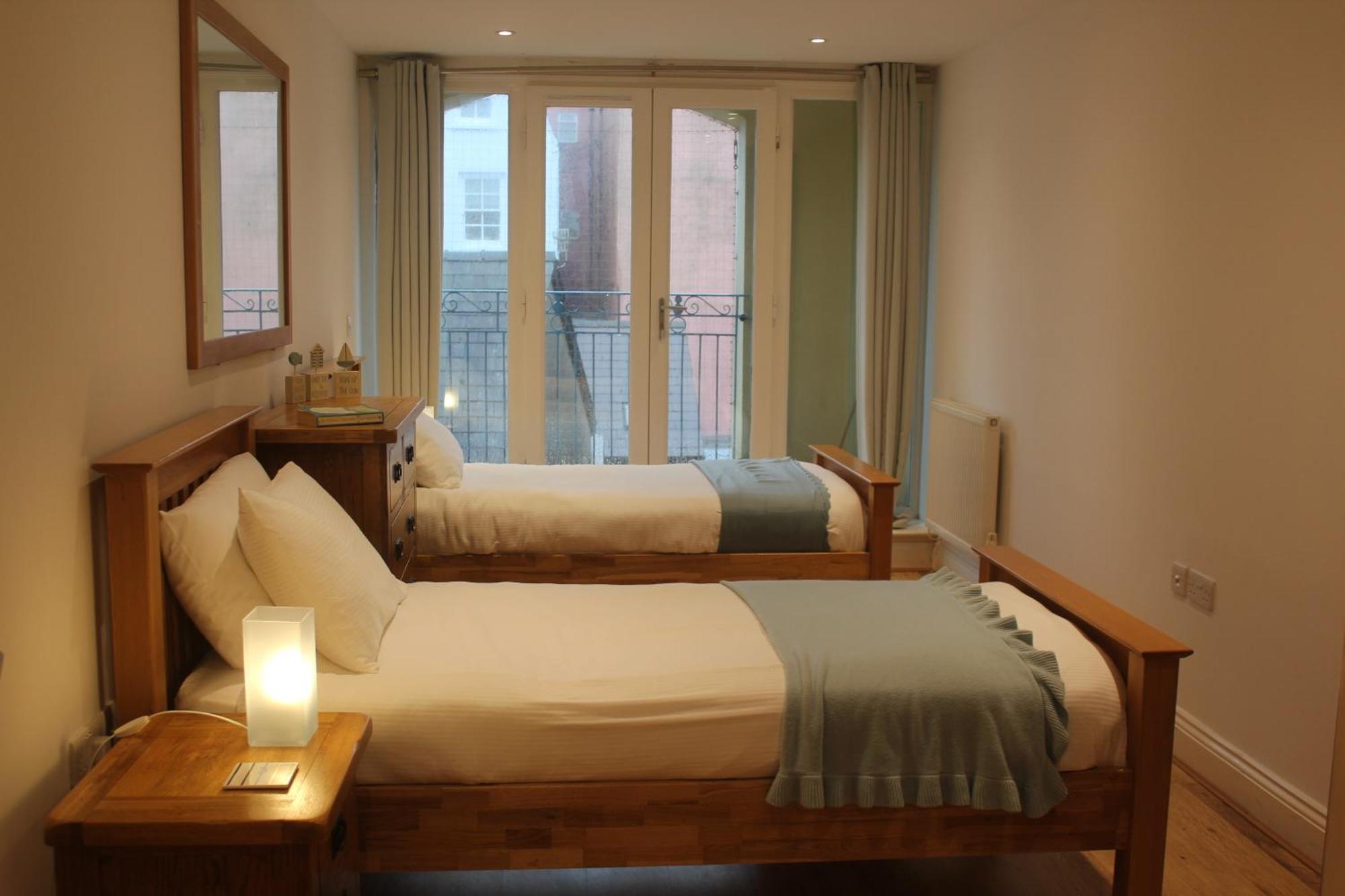 Stylish Flat In Central Tenby & Free Parking Exterior photo